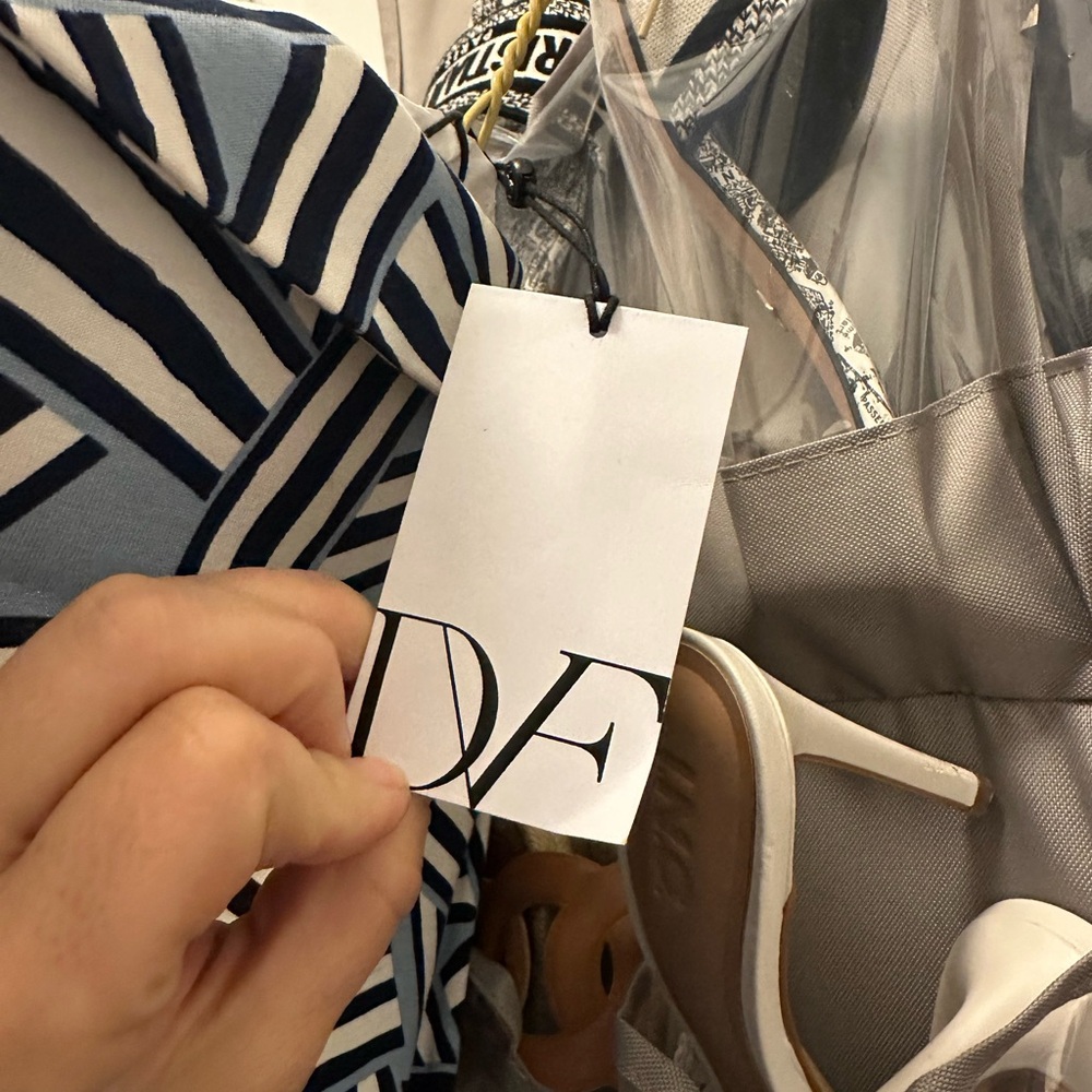 DVF Short Sleeve Wrap Dress - Picture 5 of 5